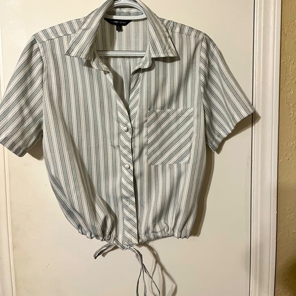 Cute collard button up blouse.